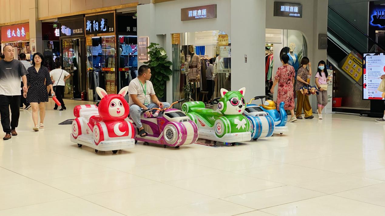 兒童游樂車現(xiàn)身錢江商城，深受小朋友青睞