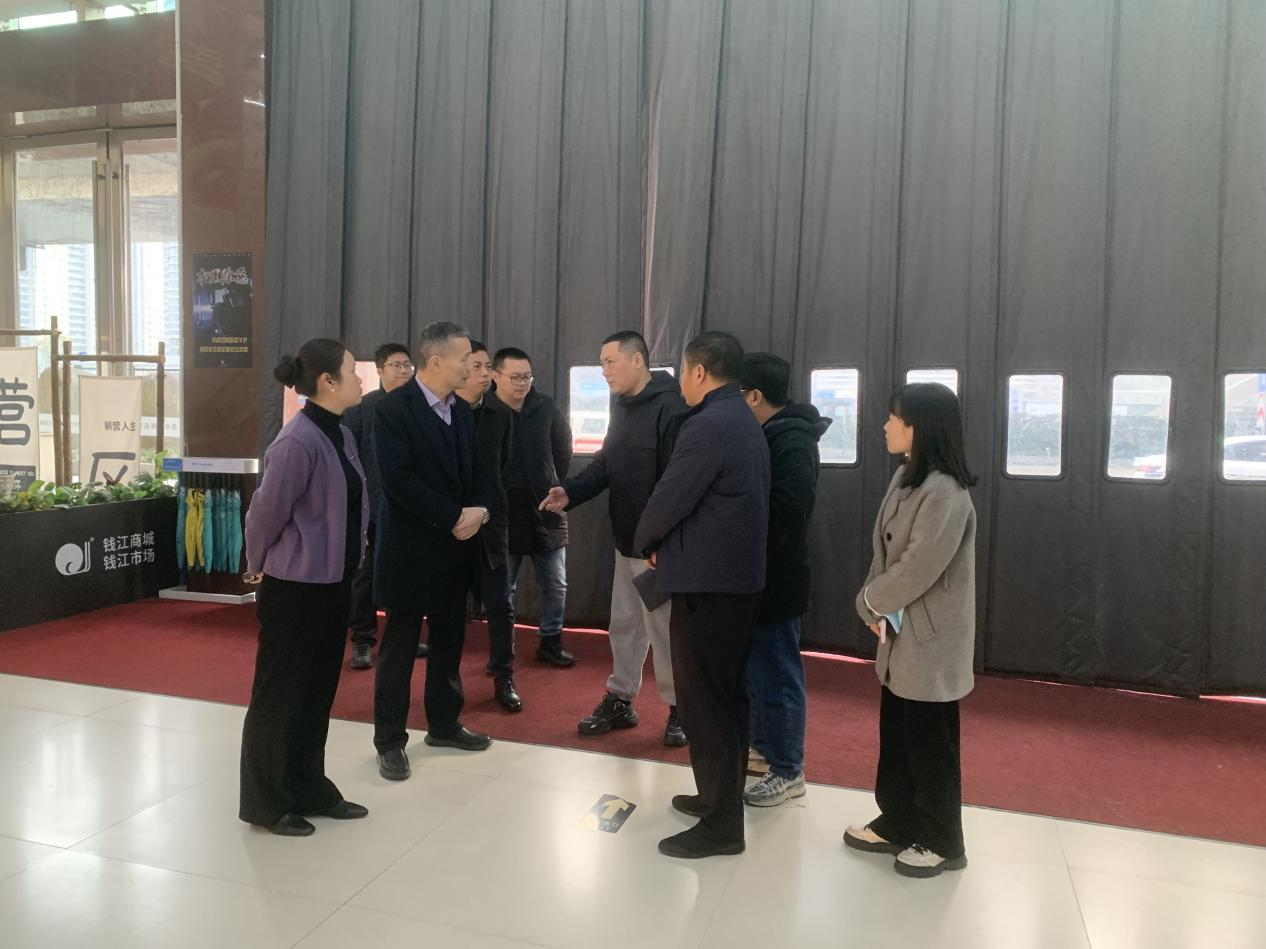 拱墅區(qū)應(yīng)急管理局一行走訪錢江商城開(kāi)展專業(yè)市場(chǎng)消防安全調(diào)研工作