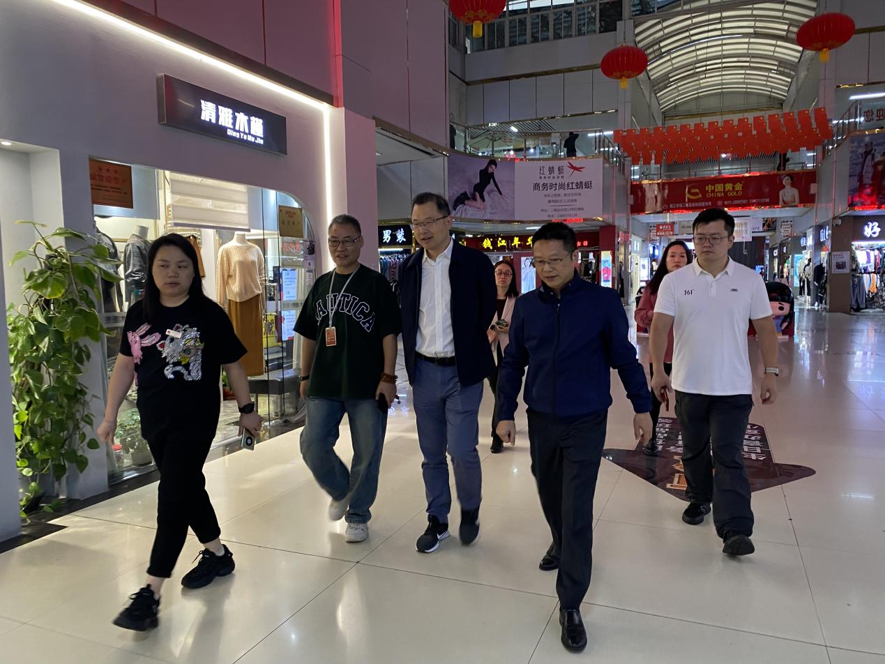 讓“無礙”更有愛—— 區(qū)文廣旅體局領(lǐng)導走訪錢江商城