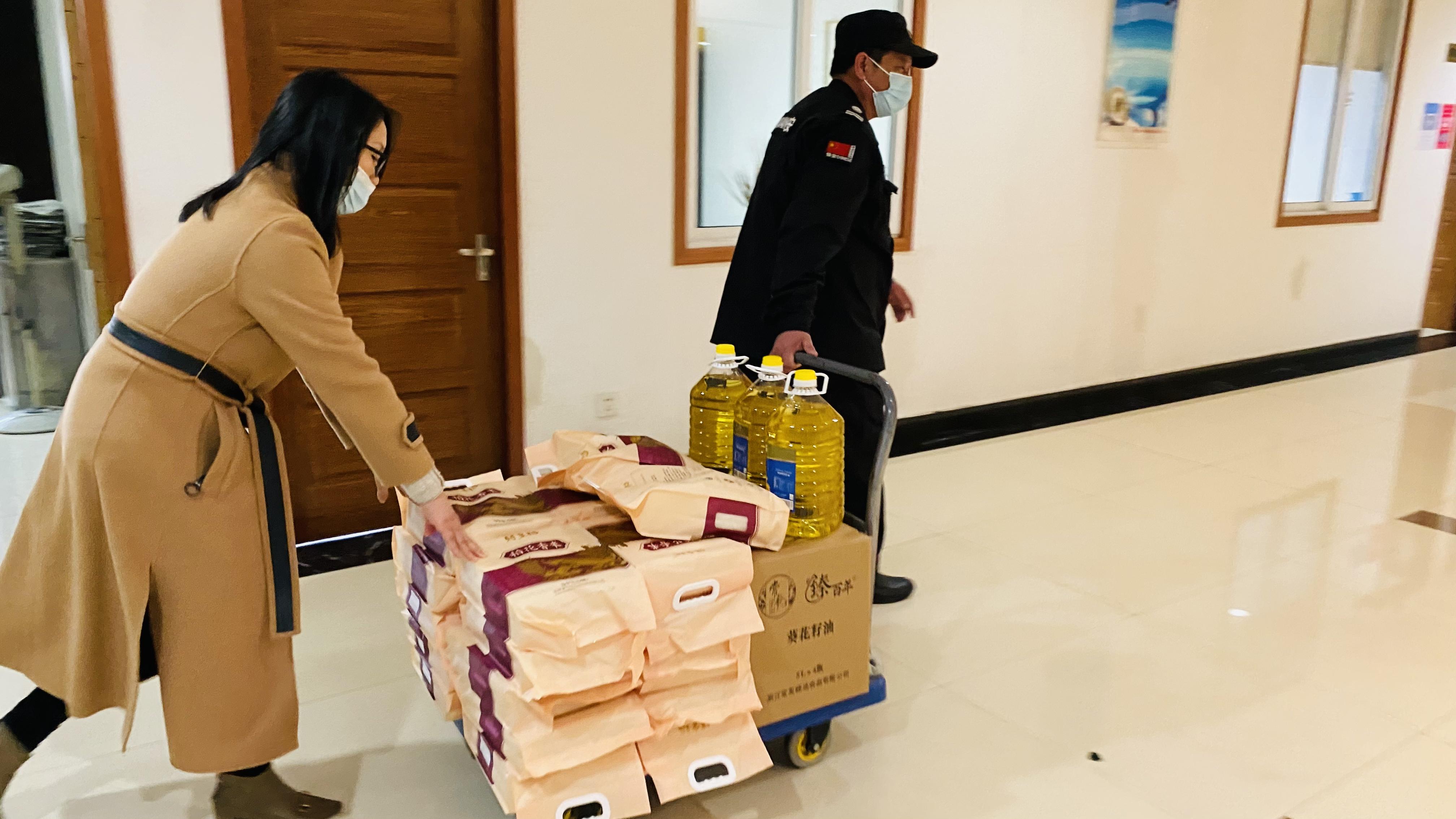 心系員工，溫暖新春！ 錢江商城為全體員工發(fā)放春節(jié)福利