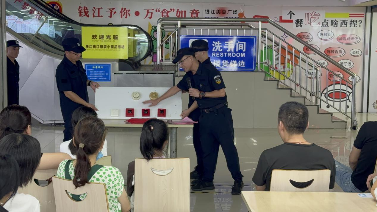 守護(hù)“煙火氣”！——錢江商城開展美食廣場(chǎng)商戶消防安全知識(shí)培訓(xùn)