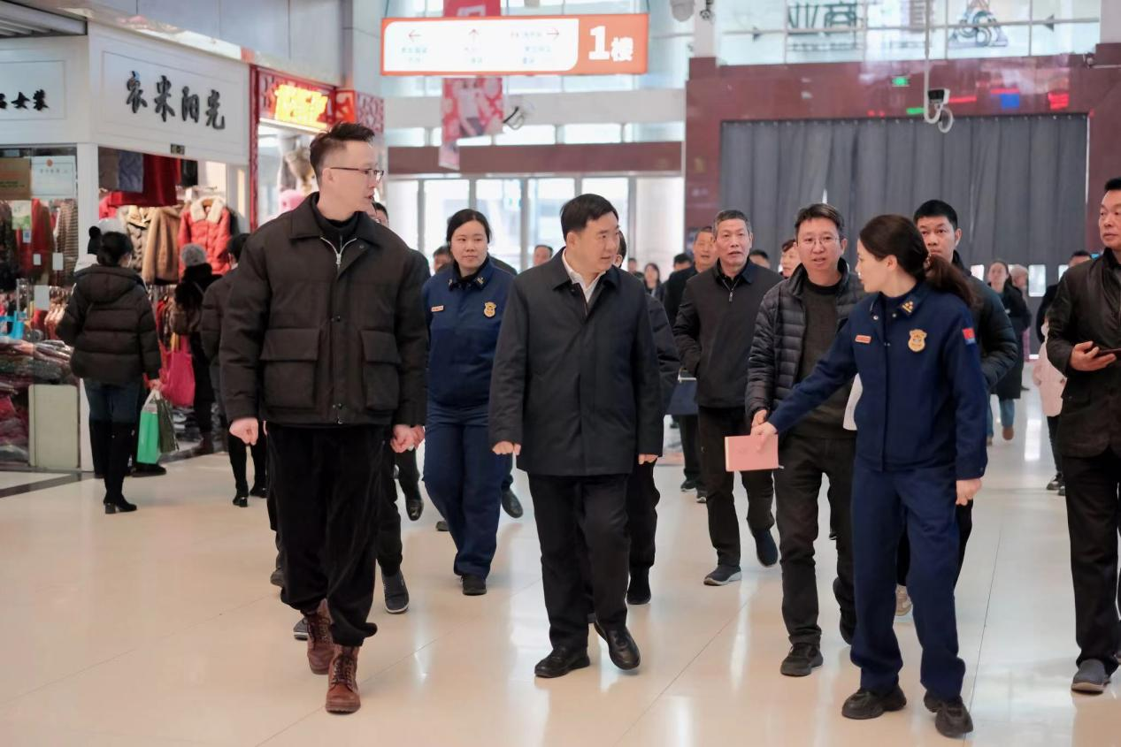 省、市、區(qū)領(lǐng)導(dǎo)蒞臨錢江商城指導(dǎo)安全生產(chǎn)工作