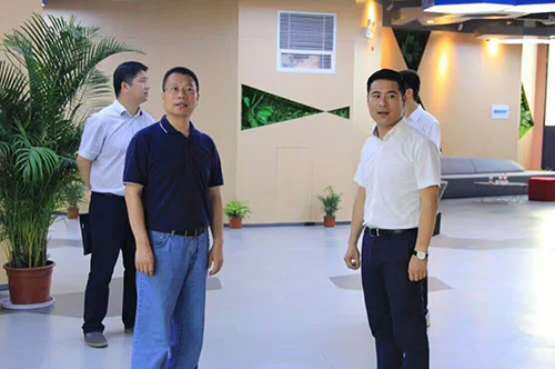 20160818拱墅區(qū)委常委、組織部李煒蒞臨杭州建華文創(chuàng)集團總部調(diào)研指導(dǎo) (3).jpg