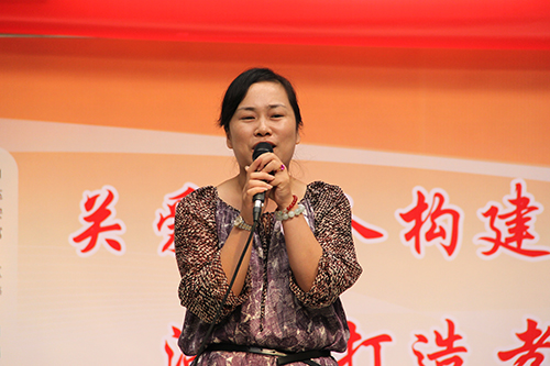 建華文創(chuàng)園黨支部團(tuán)委走訪慰問(wèn)七古登社區(qū)老人 (1).jpg